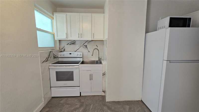 9680 NW 19th Pl, Sunrise FL 33322
