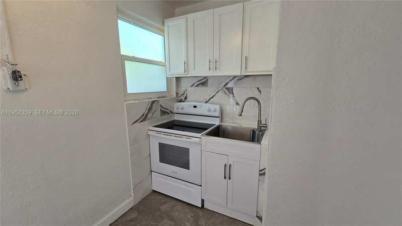 9680 NW 19th Pl, Sunrise FL 33322