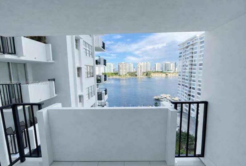 2750 NE 183rd St # 1201, Aventura FL 33160