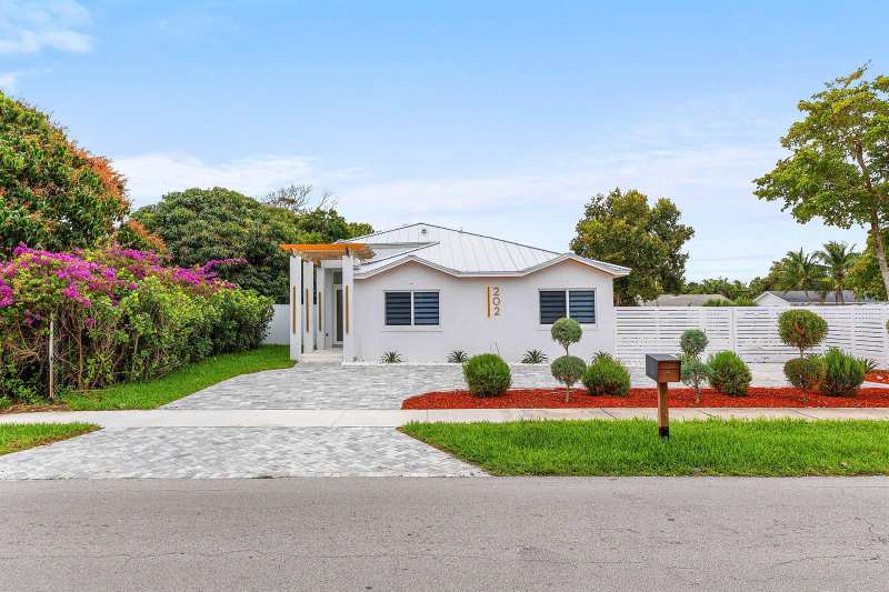 202 SE 4th Street, Delray Beach FL 33483