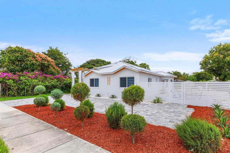 202 SE 4th Street, Delray Beach FL 33483