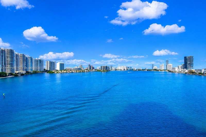301 174th St # 1018, Sunny Isles Beach FL 33160