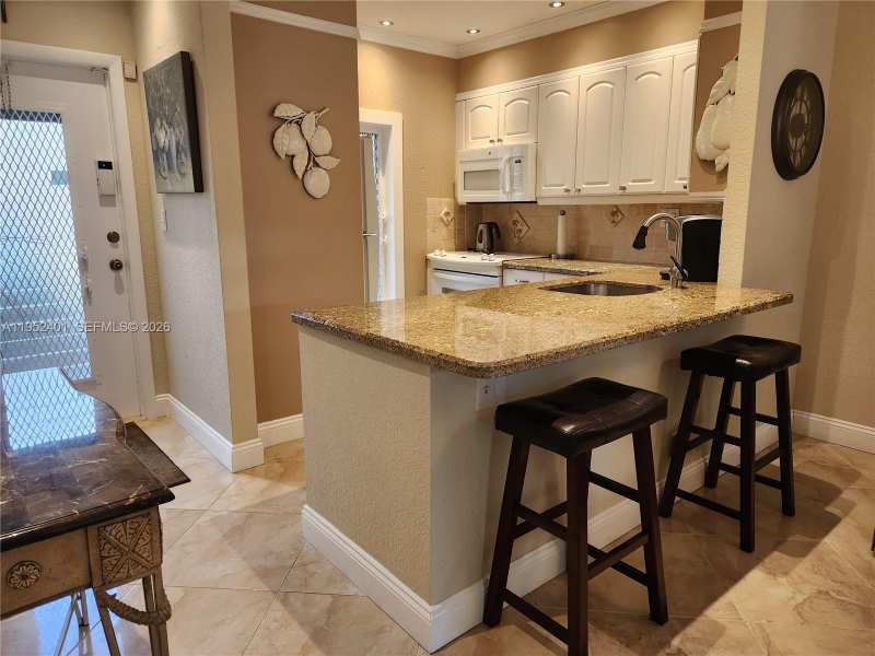5100 NW 35th St # 101, Lauderdale Lakes FL 33319