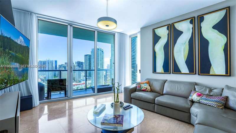 185 SW 7 th street # 2911, Miami FL 33130