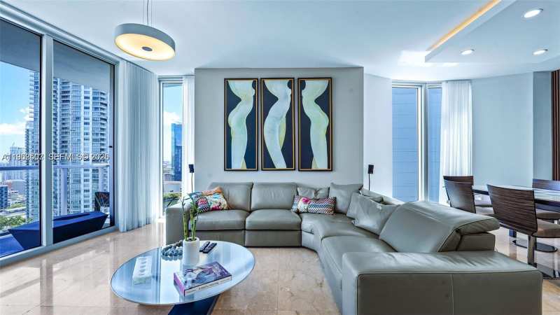 185 SW 7 th street # 2911, Miami FL 33130