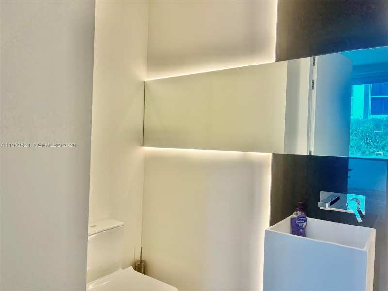 50 S Pointe Dr, Miami Beach FL 33139