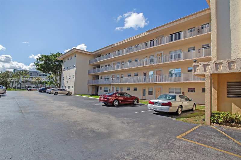 4151 NW 41st St # 301, Lauderdale Lakes FL 33319
