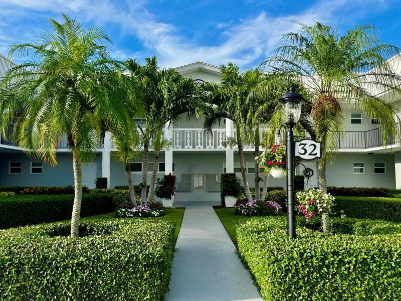 32 Colonial Club Drive # 203, Boynton Beach FL 33435