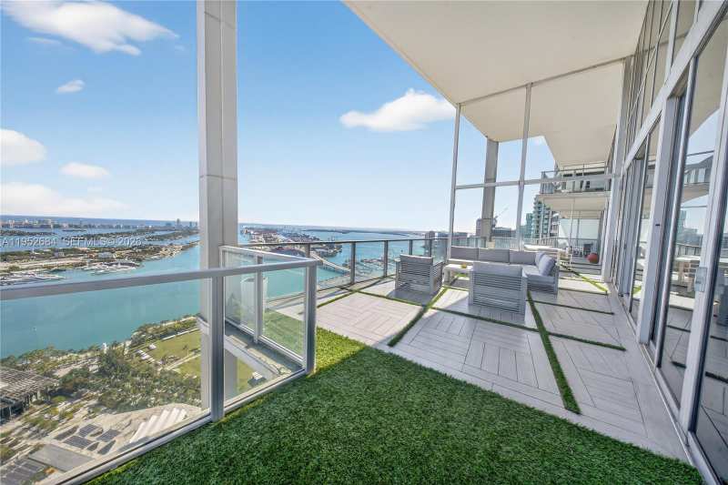 1100 Biscayne Blvd # 5306, Miami FL 33132