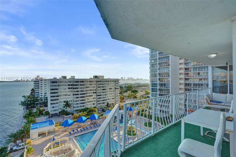7601 E Treasure Dr # 1120, North Bay Village FL 33141