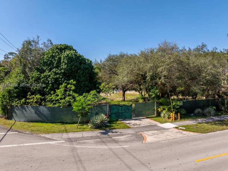 9790 SW 67th Ave, Pinecrest FL 33156