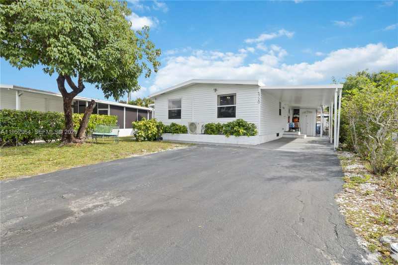 5720 SW Cypress Dr, Dania Beach FL 33312