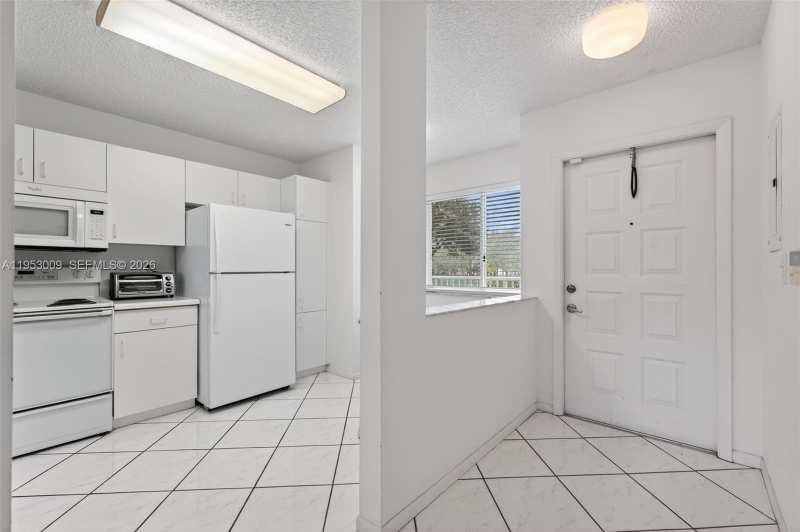9525 Weldon Cir # H205, Tamarac FL 33321