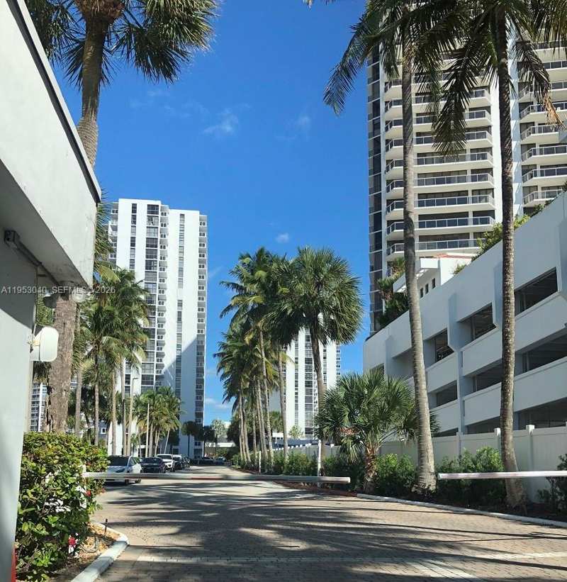 20515 E Country Club Dr # 1448, Aventura FL 33180