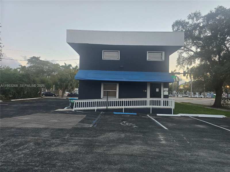 2555 Polk St, Hollywood FL 33020