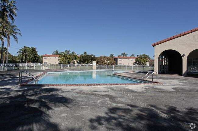 433 SW 86th Ave # 108, Pembroke Pines FL 33025