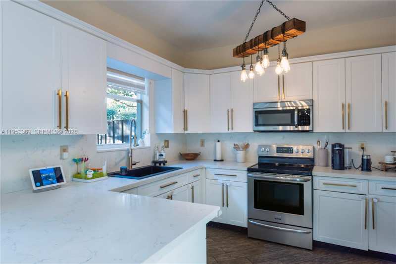 13276 SW 128th Psge, Miami FL 33186