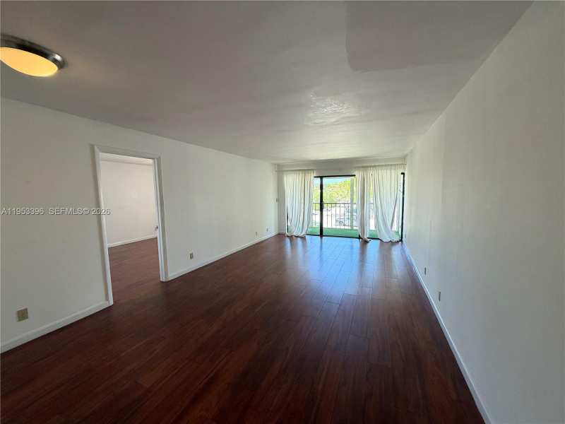 240 Lakeview Dr # 308, Weston FL 33326