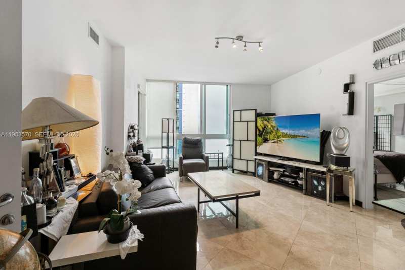 300 S Biscayne Blvd # 2514, Miami FL 33131