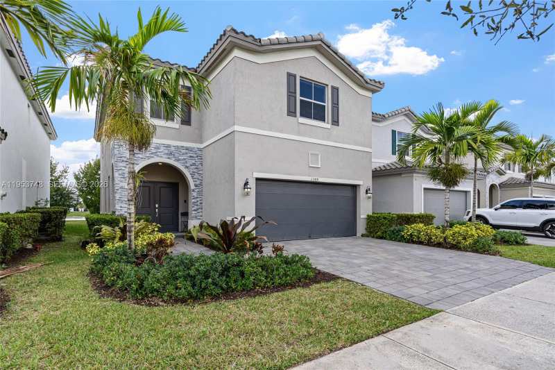 1388 SE 27th Ter, Homestead FL 33035