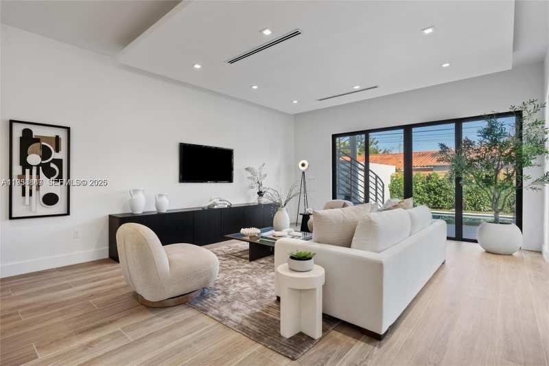 1245 SW 13th Ave # 1245, Miami FL 33135