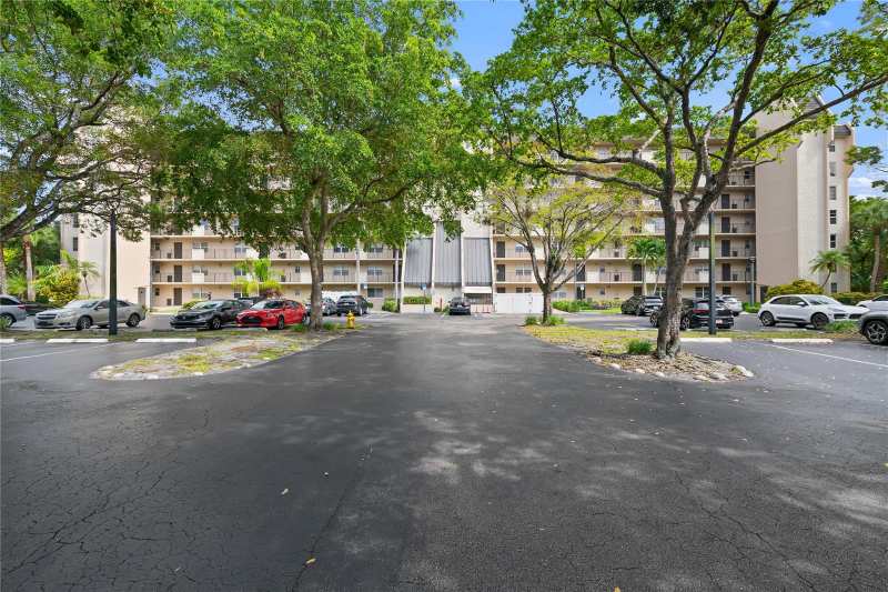 3300 W Rolling Hills Circle # 610, Davie FL 33328