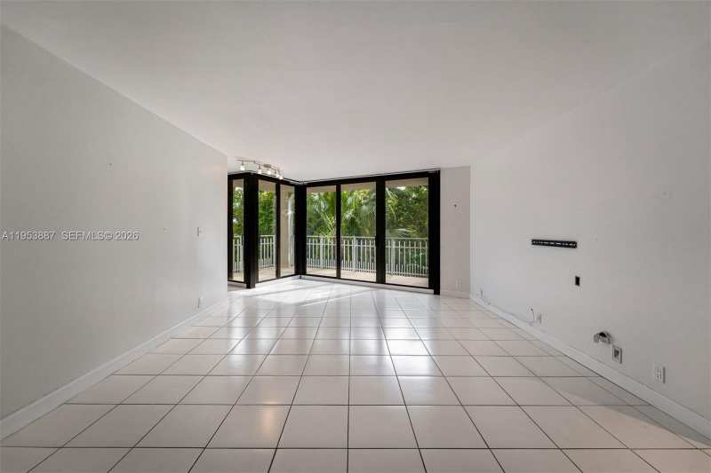 2000 Towerside Ter # 608, Miami FL 33138