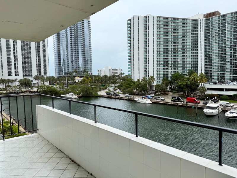 220 Kings Point Dr # 501, Sunny Isles Beach FL 33160
