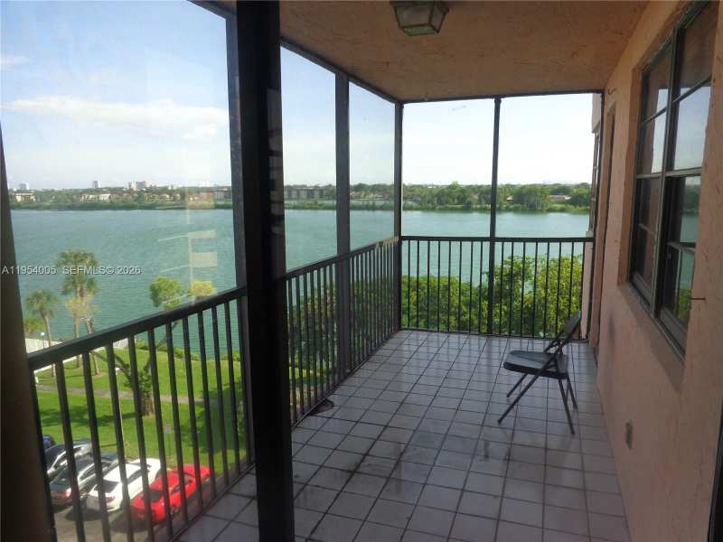20850 San Simeon Way # 5, Miami FL 33179
