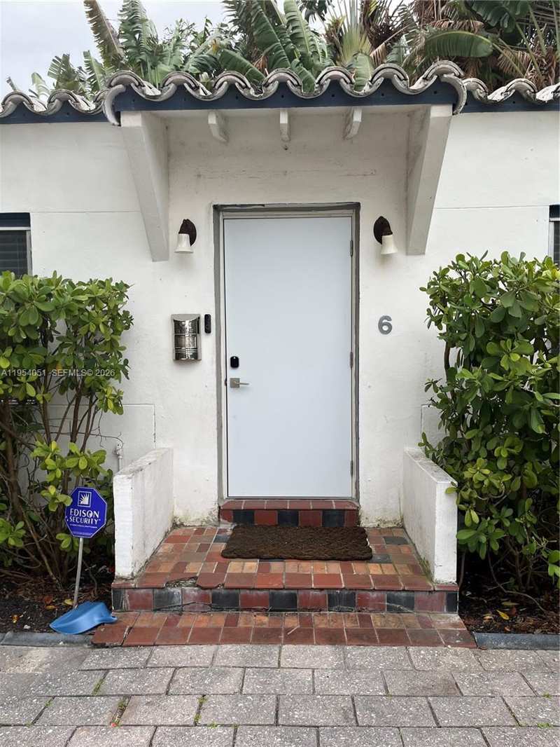 6 Farrey Ln, Miami Beach FL 33139