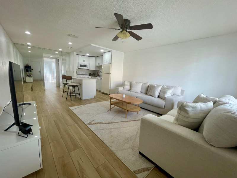 1100 Crystal Lake Drive # 207, Deerfield Beach FL 33064