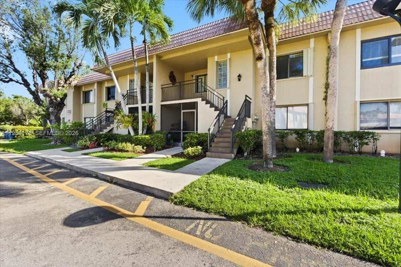 302 Lakeview Dr # 203, Weston FL 33326