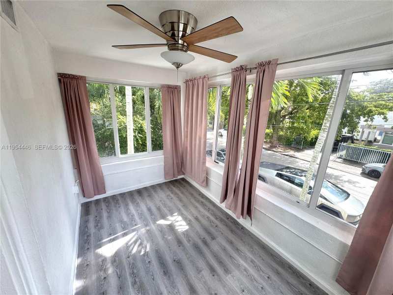 555 NE 70th St, Miami FL 33138