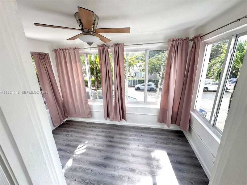 555 NE 70th St, Miami FL 33138