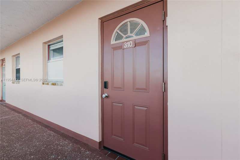 9441 Sunrise Lakes Blvd # 310, Sunrise FL 33322