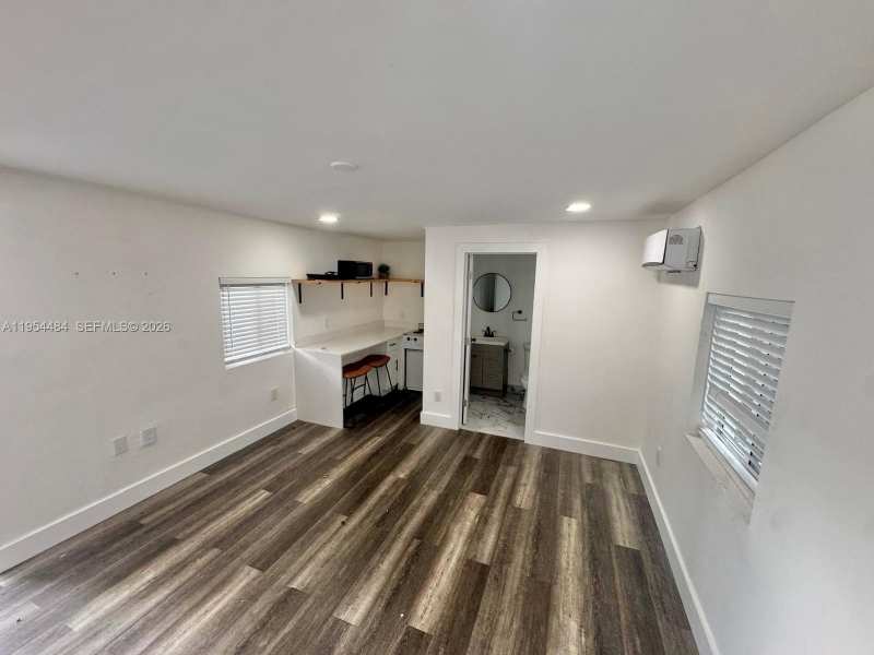 555 NE 70th St, Miami FL 33138