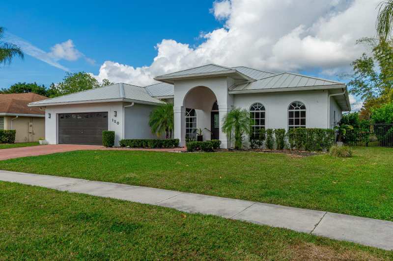 120 Saratoga Boulevard W, Royal Palm Beach FL 33411