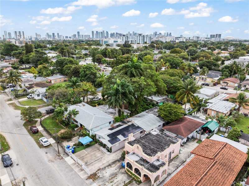 2110 NW 34th St, Miami FL 33142
