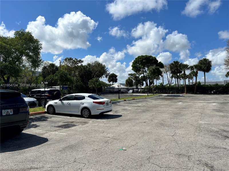 4121 NW 5th St # 102, Plantation FL 33317