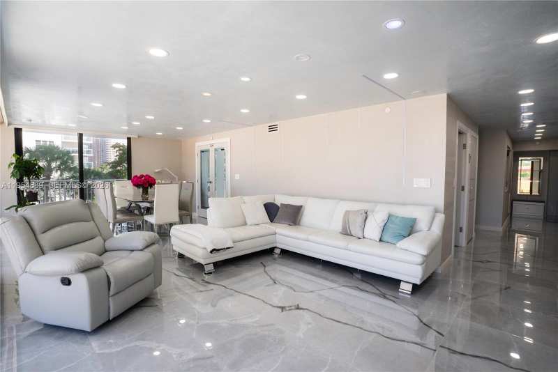 210 174th St # 309, Sunny Isles Beach FL 33160