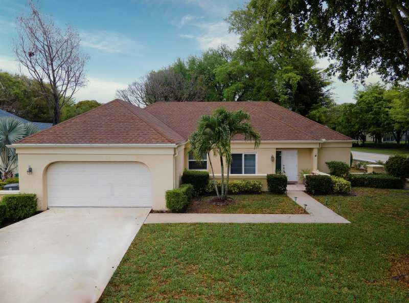 10195 Greentrail Drive, Boynton Beach FL 33436