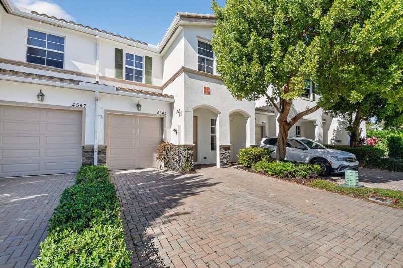 4545 Tara Cove Way, West Palm Beach FL 33417