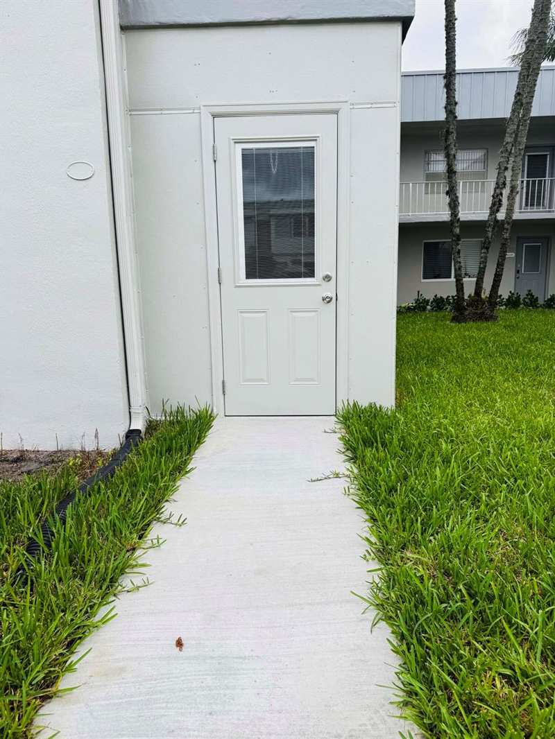 293 Flanders G, Delray Beach FL 33484