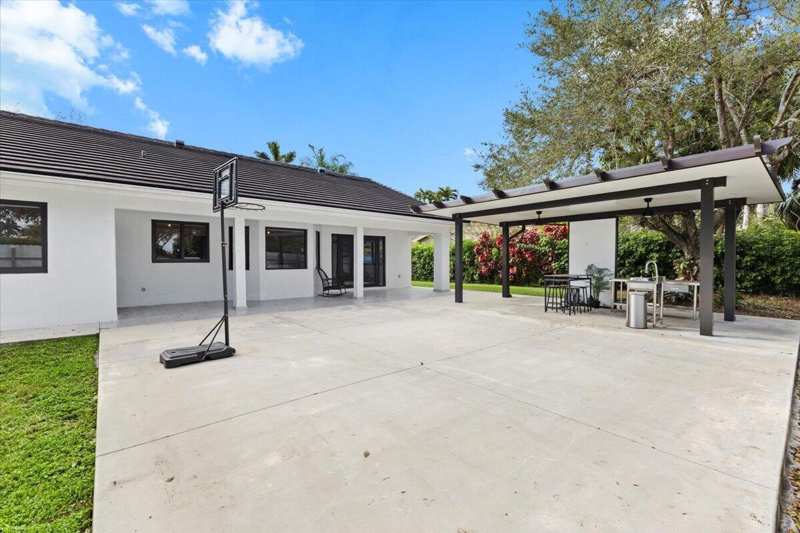 20221 NW 8th Street, Pembroke Pines FL 33029