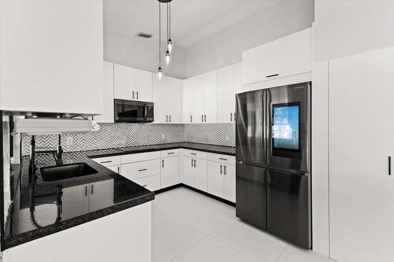 20221 NW 8th Street, Pembroke Pines FL 33029