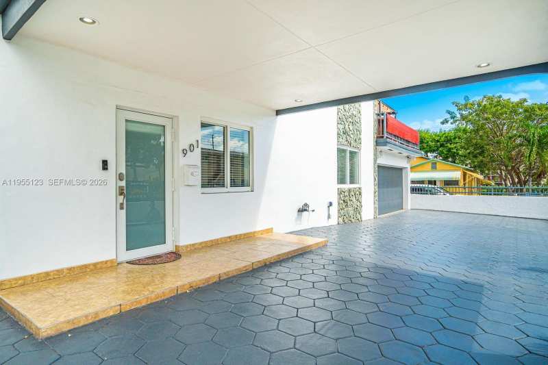 901 NW 22nd Pl, Miami FL 33125