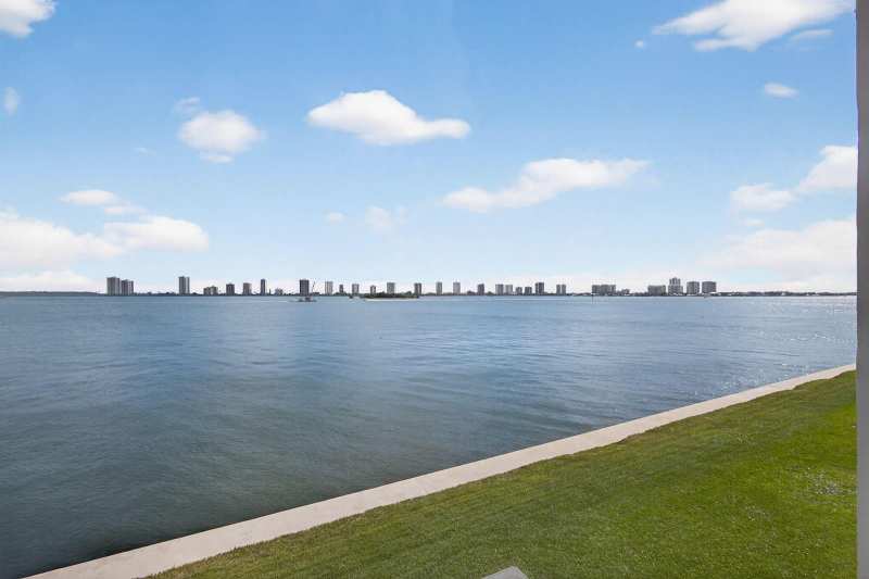 100 Shore Court # 208, North Palm Beach FL 33408