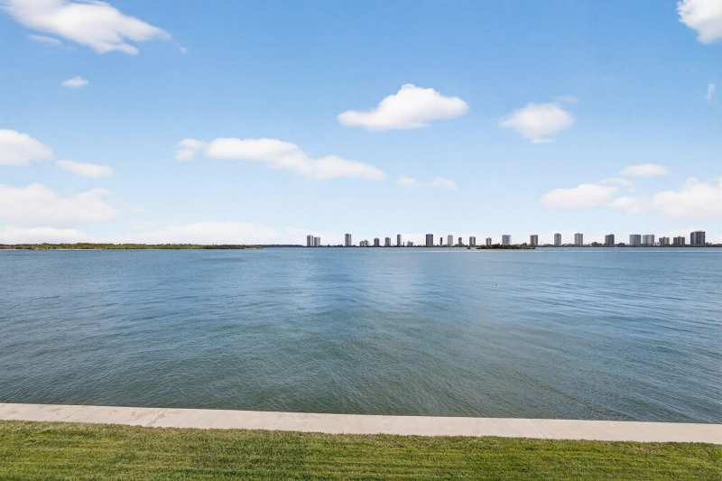 100 Shore Court # 208, North Palm Beach FL 33408