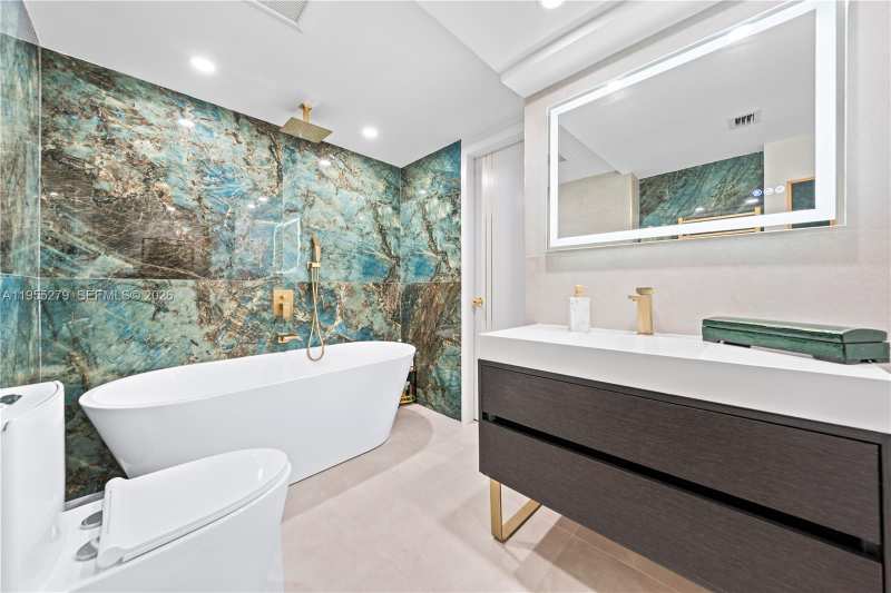3703 NE 166th St # 406, North Miami Beach FL 33160
