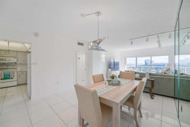 1985 S Ocean Dr # 22L, Hallandale Beach FL 33009